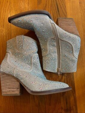 Very G Embellished Silver Crystal Side Zip Ankle Boots - Women's Size 6